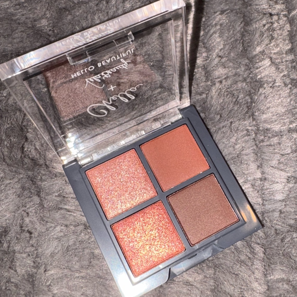 NWOT Mini Blushing Rose Eye Shadow Palette by Chella + Yela Beauty